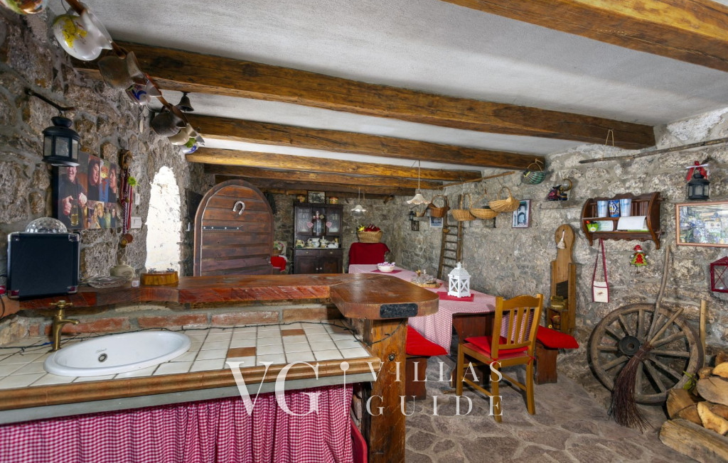 Casa Dea Additional content