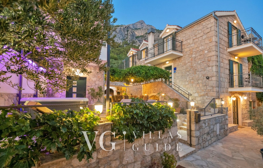 Villa Elizabeta - Makarska Garden and property exterior