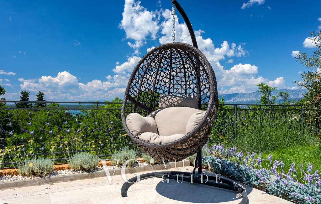 Vila Zarra Additional content