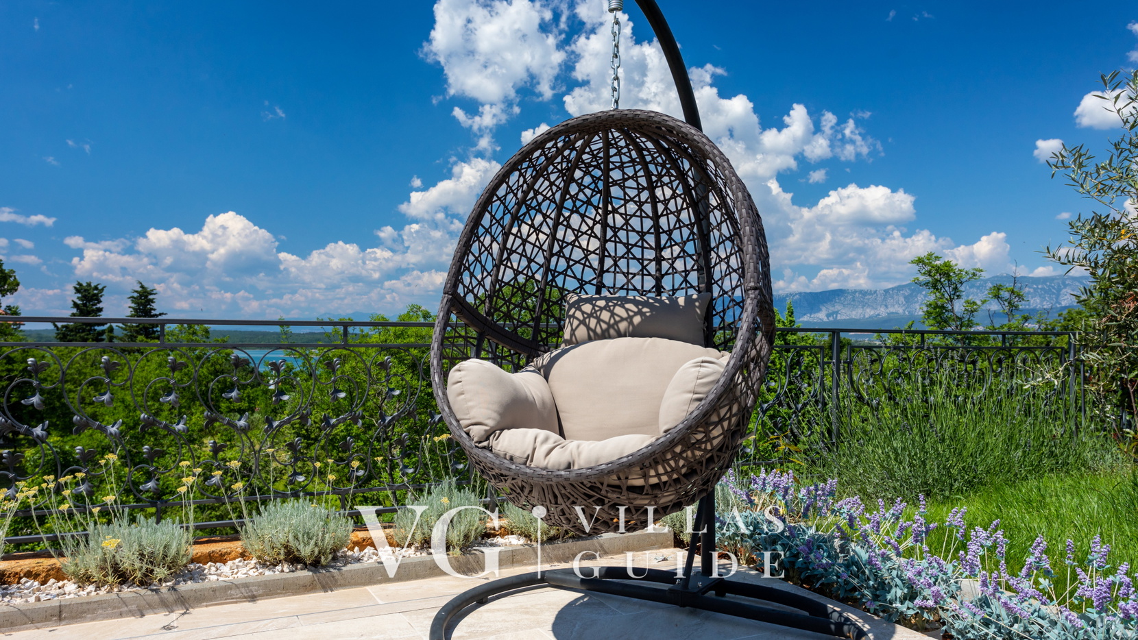 Vila Zarra Additional content