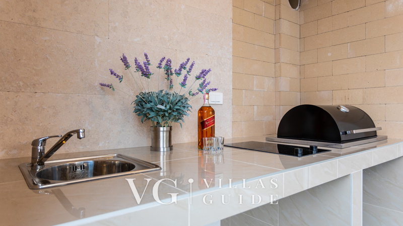 Vila Zarra Additional content