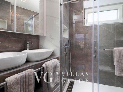 Casa Mariposa Bathroom