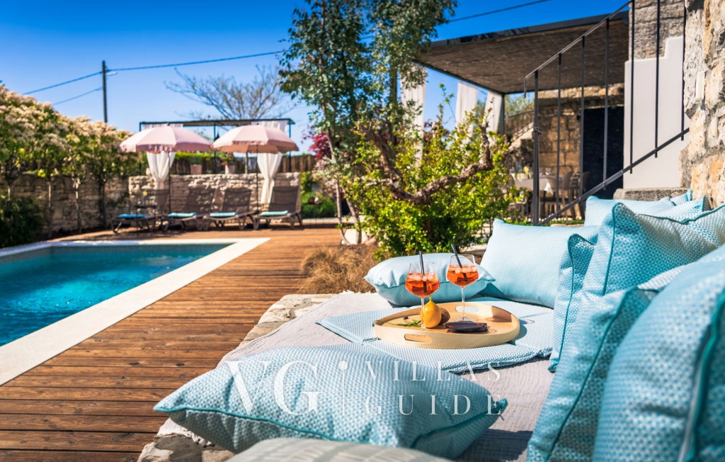 Villa Nar Additional content