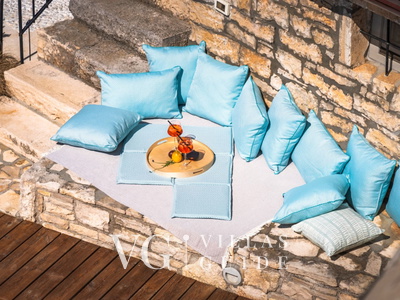 Villa Nar Additional content