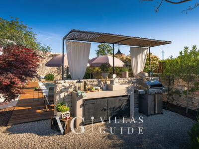 Villa Nar Additional content