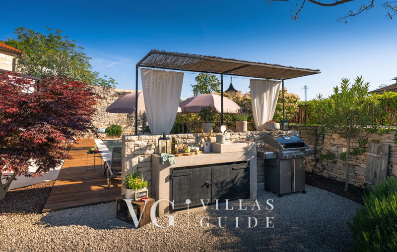 Villa Nar Additional content