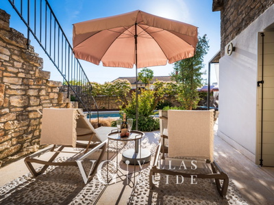 Villa Nar Additional content