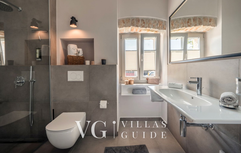 Villa Nar Bathroom