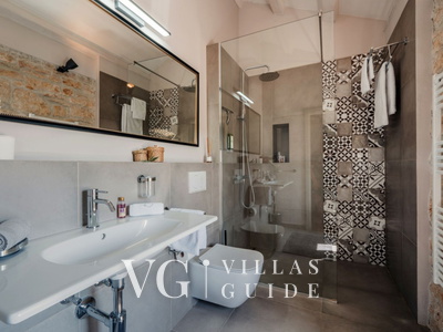 Villa Nar Bathroom