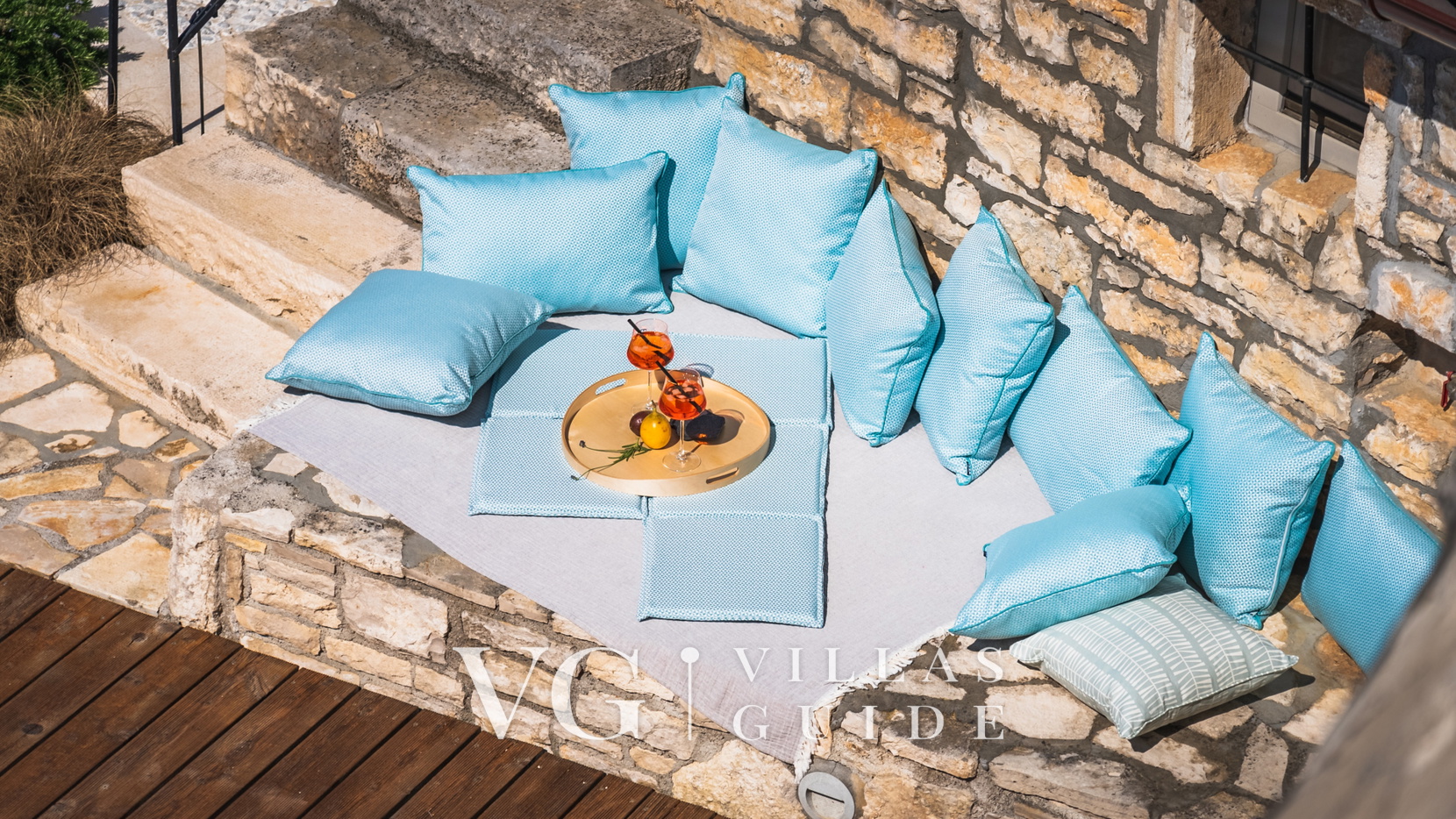 Villa Nar Additional content