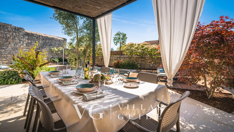 Villa Nar Additional content