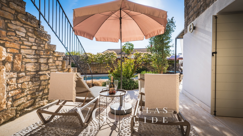 Villa Nar Additional content