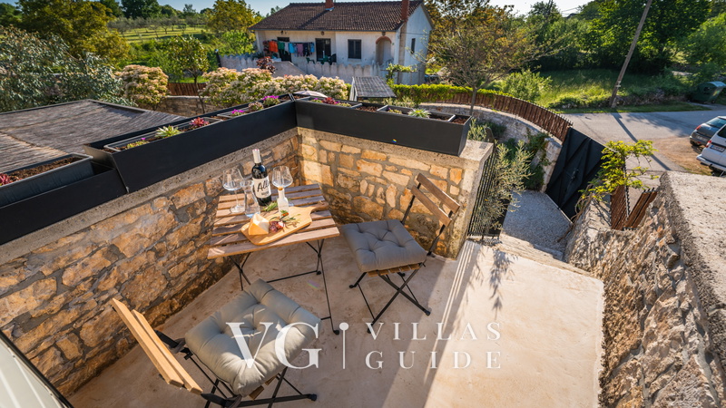 Villa Nar Additional content