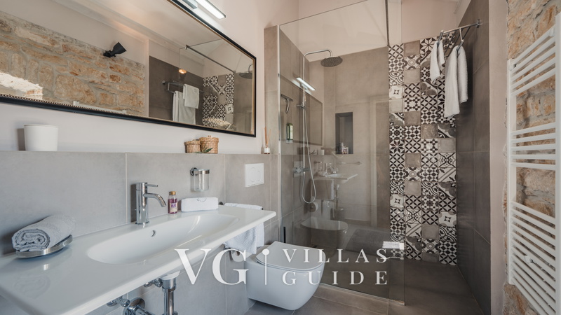 Villa Nar Bathroom