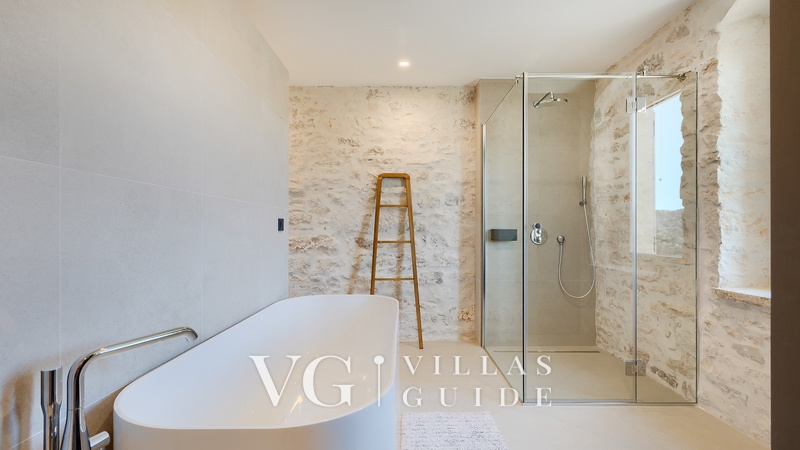 Villa Sarizol Bathroom