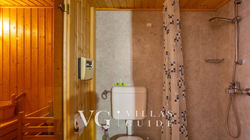 Villa Grande heated pool&whirpool&sauna&pet friendly Bathroom