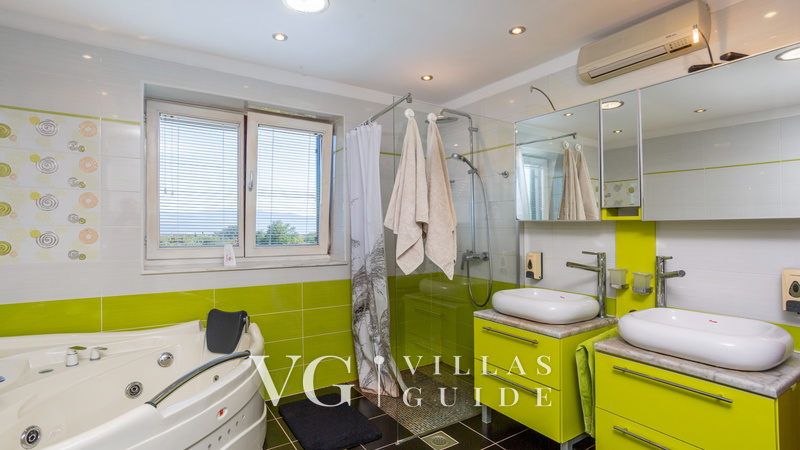 Villa Grande heated pool&whirpool&sauna&pet friendly Badezimmer