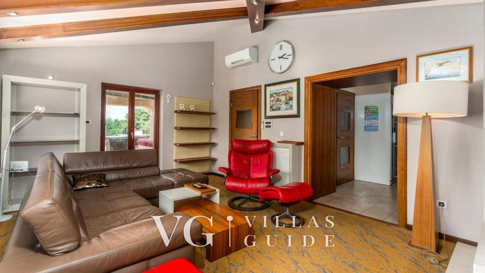 Villa Grande heated pool&whirpool&sauna&pet friendly Living room