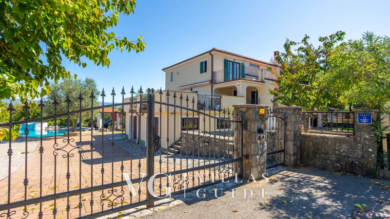 Villa Grande heated pool&whirpool&sauna&pet friendly Garden and property exterior