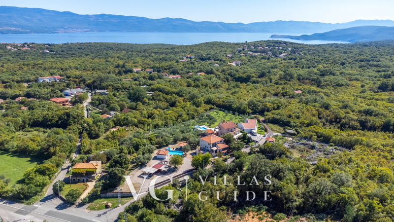 Villa Grande heated pool&whirpool&sauna&pet friendly Microlocation