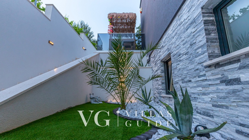 Luxury Villa Sun View - Lorena Garden and property exterior
