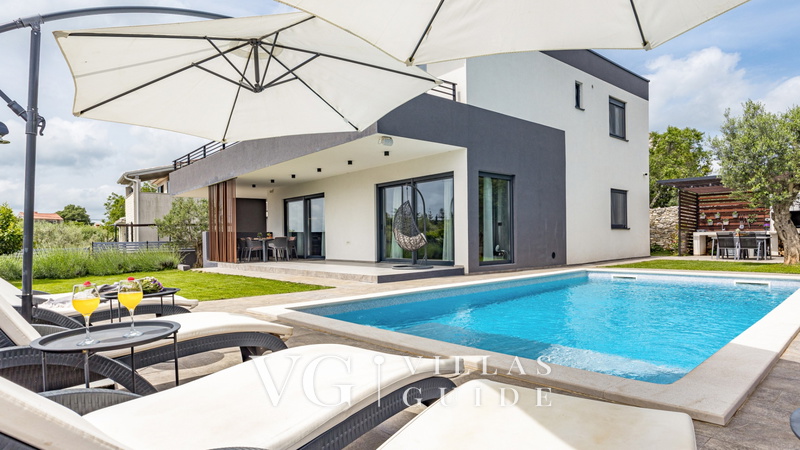 Villa Kali Garden and property exterior