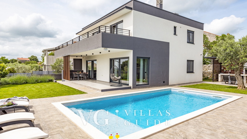 Villa Kali Garden and property exterior