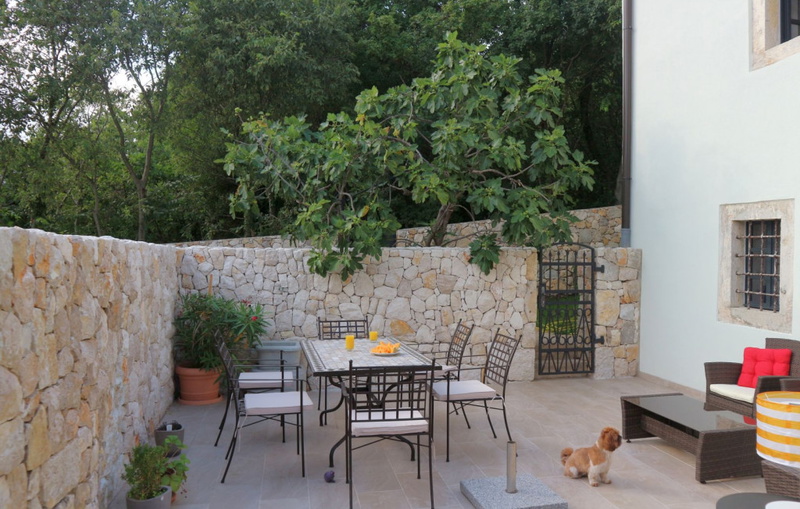 Villa Green Residence