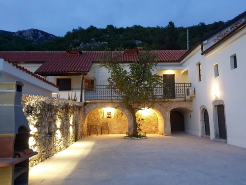 Villa Green Residence