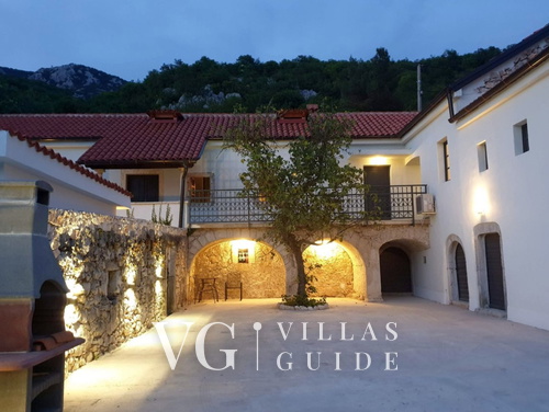 Villa Green Residence