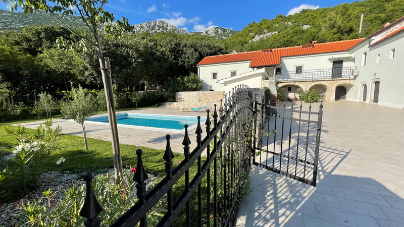 Villa Green Residence