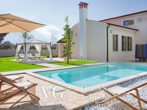 Villa Casa Malvasia with pool&tennis cort  Istria