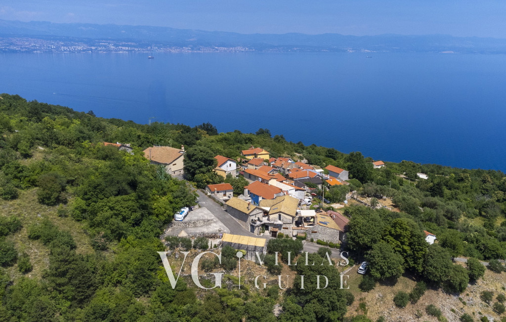 Stone House Zijavica with pool Microlocation