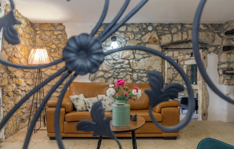 Stone House Zijavica with pool