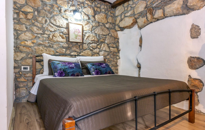 Stone House Zijavica with pool