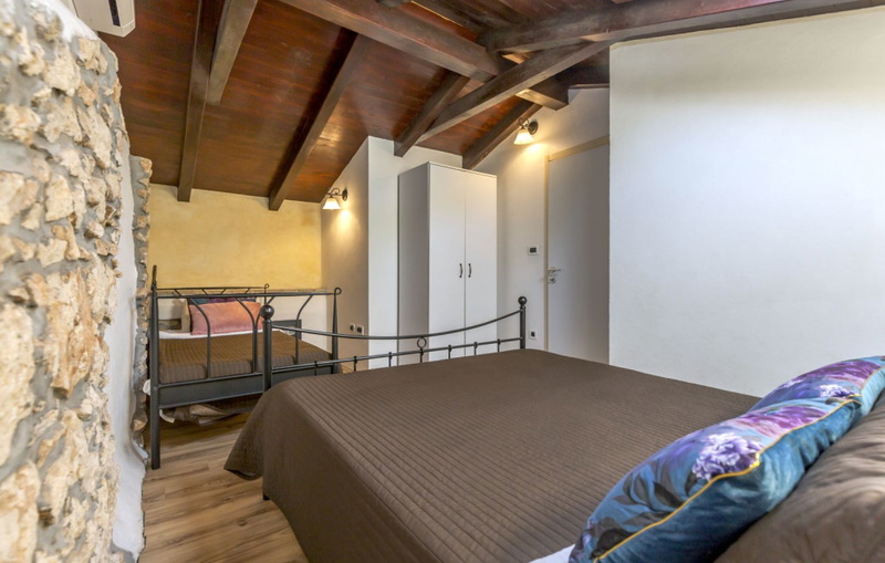 Stone House Zijavica with pool