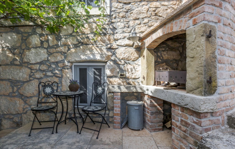 Stone House Zijavica with pool