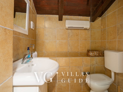 Stone House Zijavica with pool Bathroom