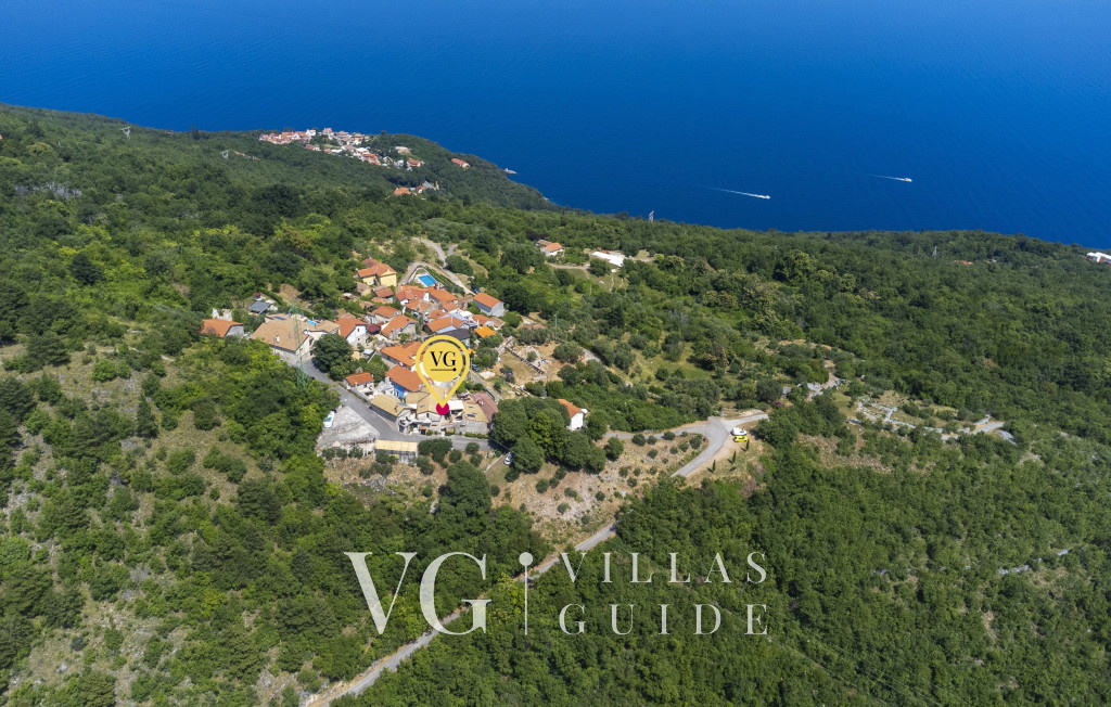 Stone House Zijavica with pool Microlocation