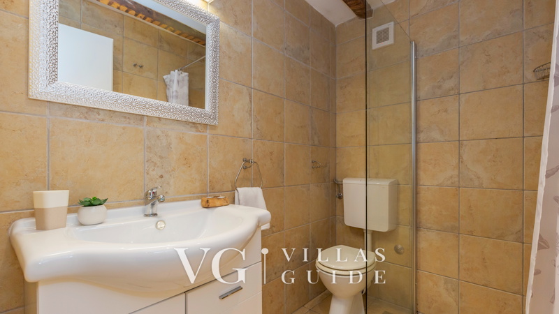 Villa Zijavica with pool&pet friendly Opatija Badezimmer