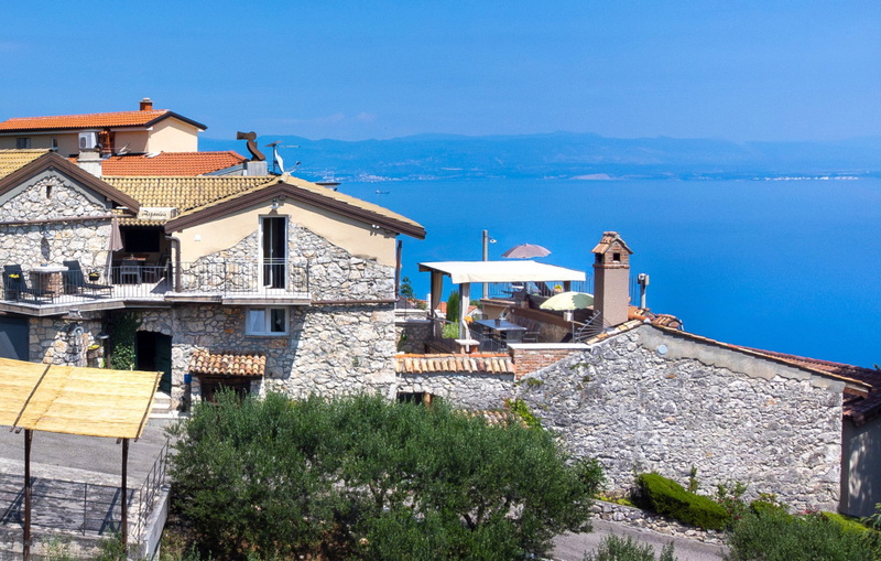 Villa Hidden world with pool