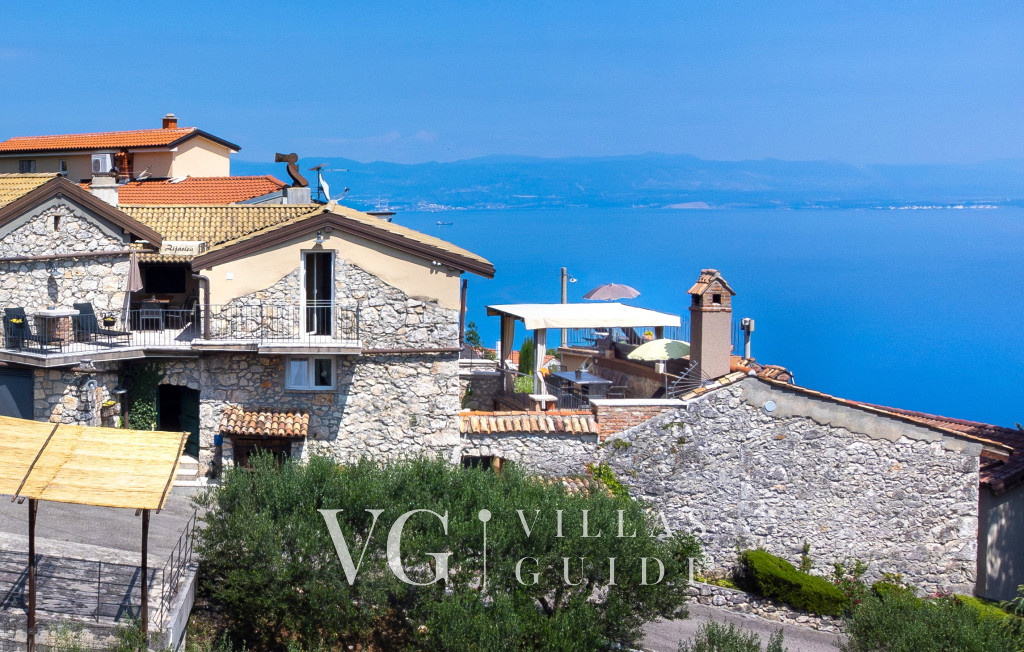 Villa Hidden world with pool