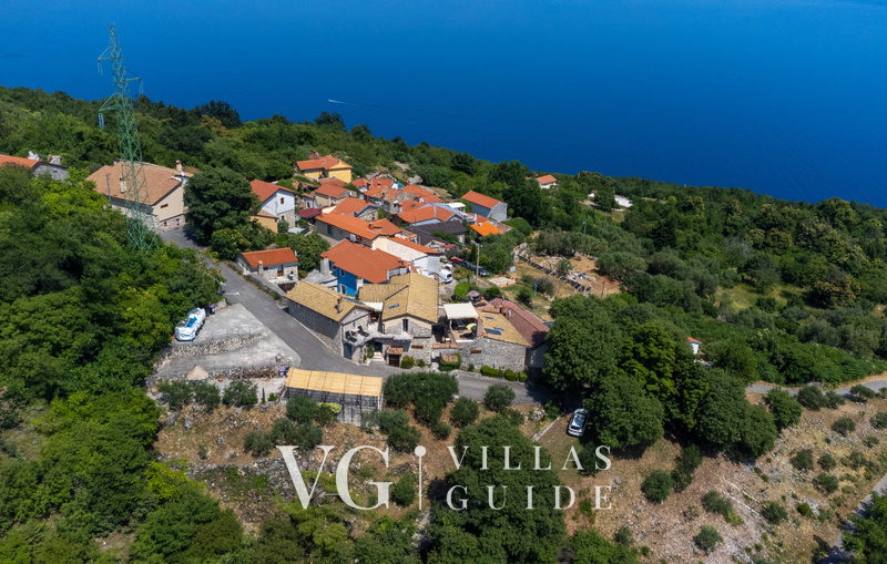 Villa Hidden world with pool micro_location