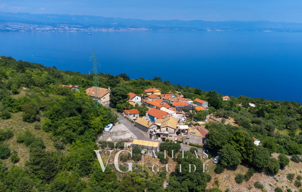 Villa Hidden world with pool Microlocation