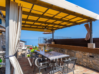 Villa Hidden world with pool Garden and property exterior