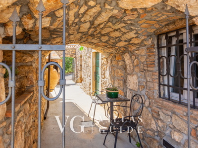 Villa Hidden world with pool Garden and property exterior