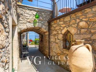 Villa Hidden world with pool Garden and property exterior