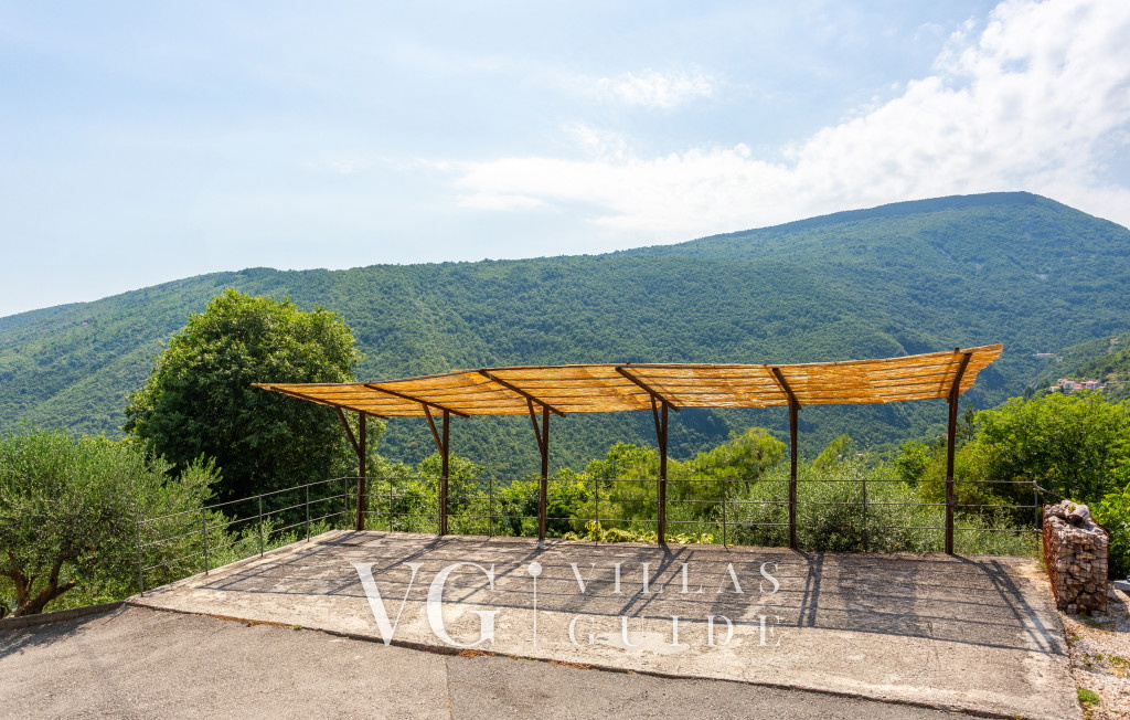 Villa Hidden world with pool Garden and property exterior