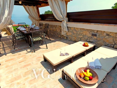 Villa Hidden world with pool Garden and property exterior