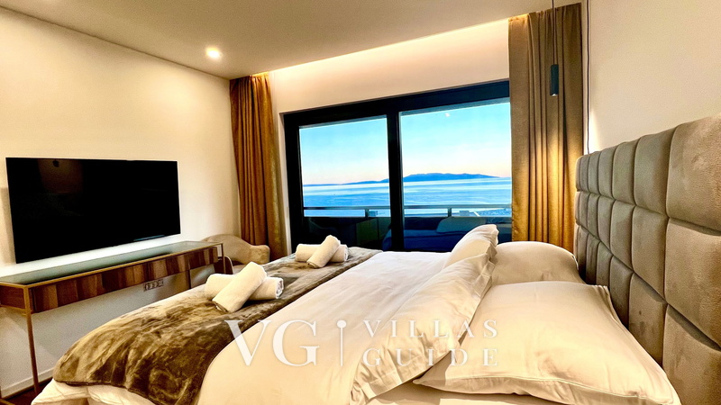 Villa Palazzo Blue pool&whirpool&beachfront- Opatija Bedroom